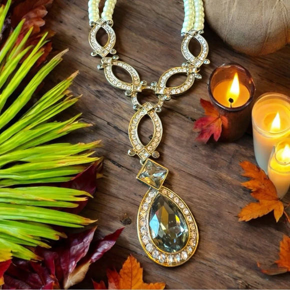 HEIDI DAUS Beaded Faux Pearl Statement Necklace - Picture 3 of 9